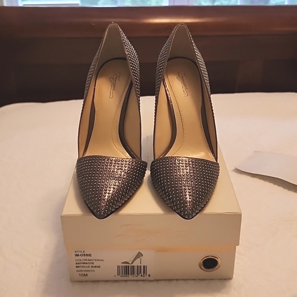 Vince Camuto Imagine "Ossie" Leather Studded Heels (10)